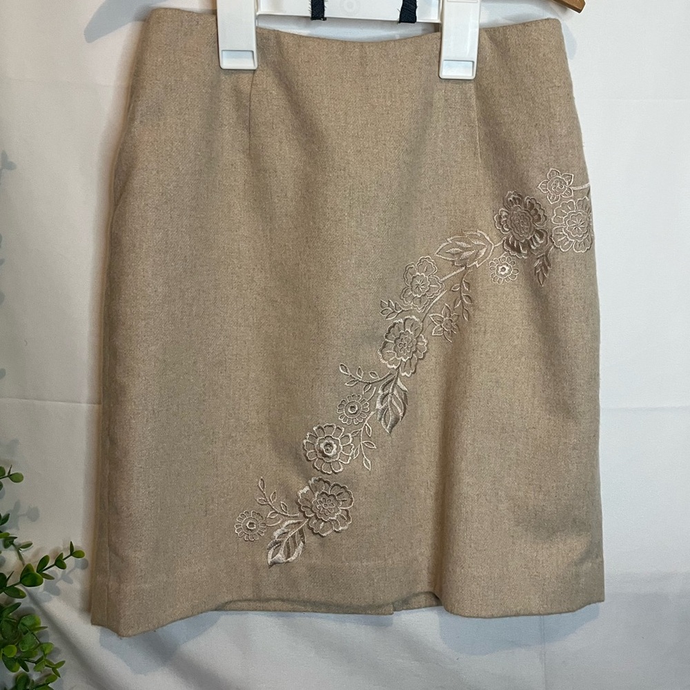 Loft Nuetral Skirt size S